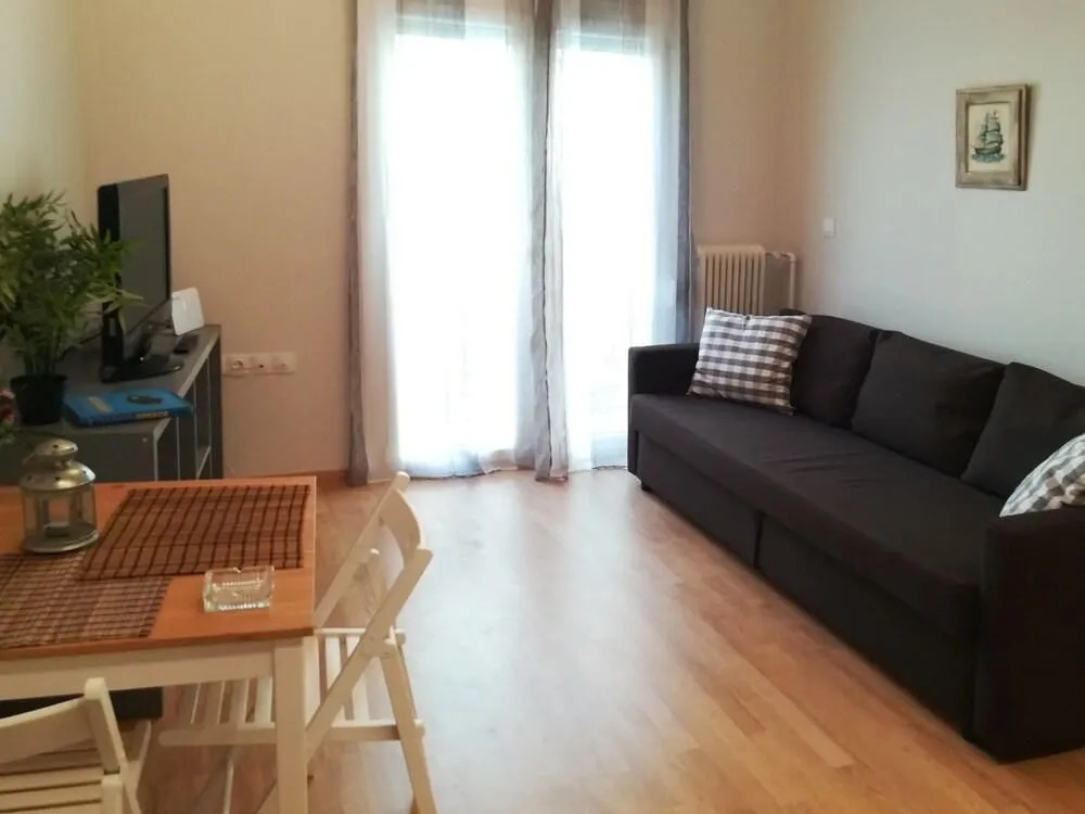 Elegant Apartment In Petralona