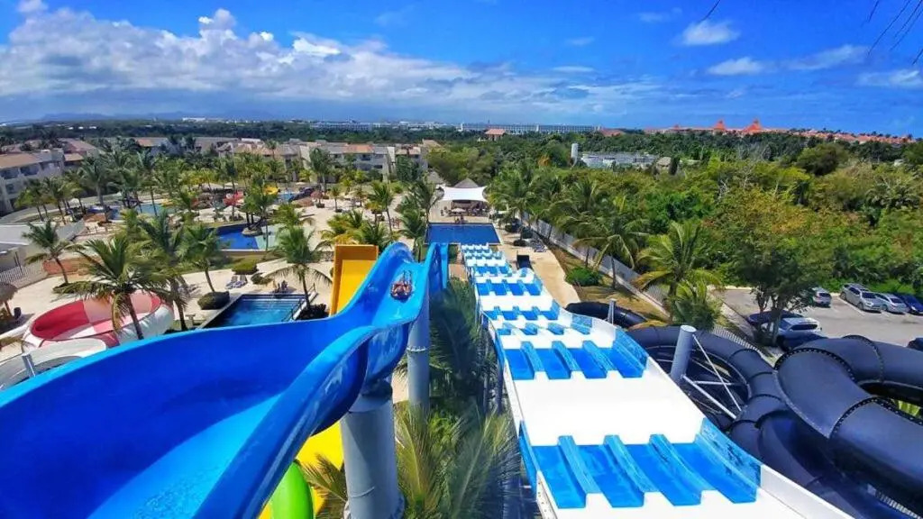 LUXURY NEW 2BDR 2BATH APT 10 Min DRIVING FROM THE AIRPORT AND BEACHES
