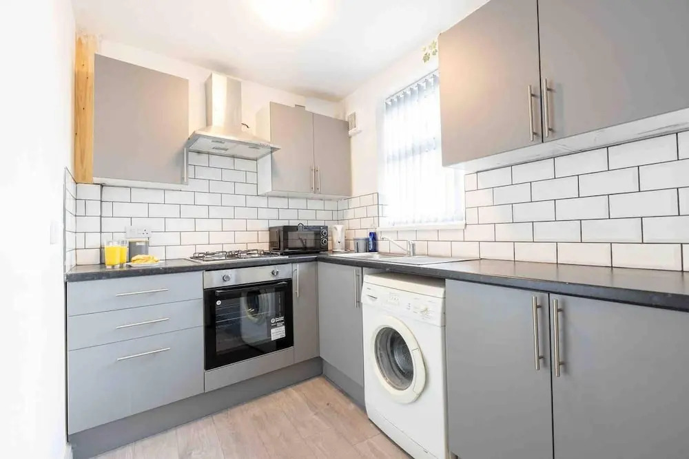 Cosy 3 Bed- Pet Friendly-free Parking-city Centre