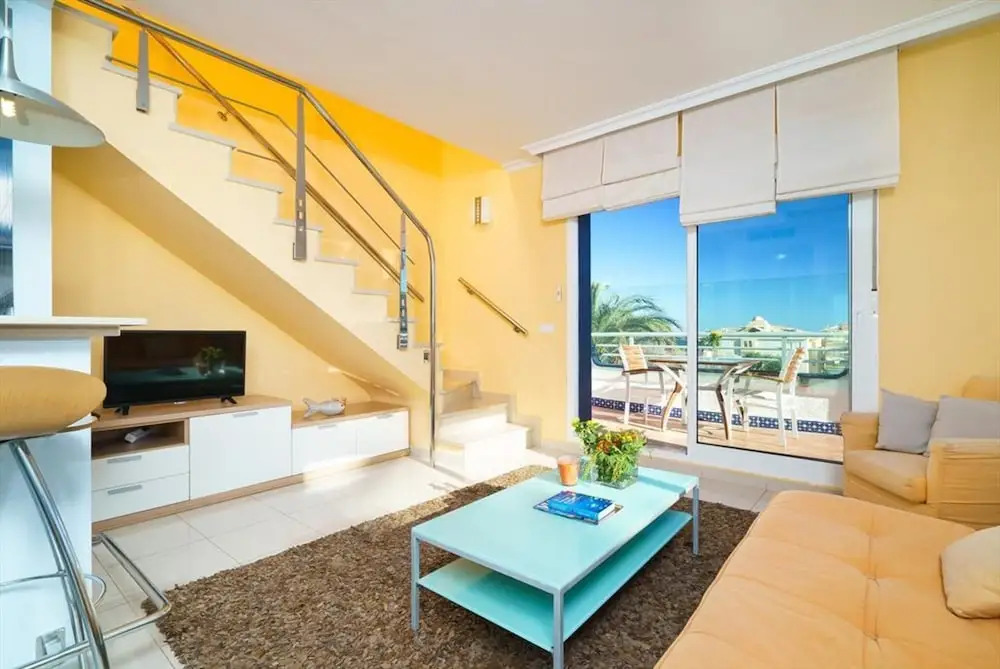 Fantastic first beach line attic apartment, sleep7