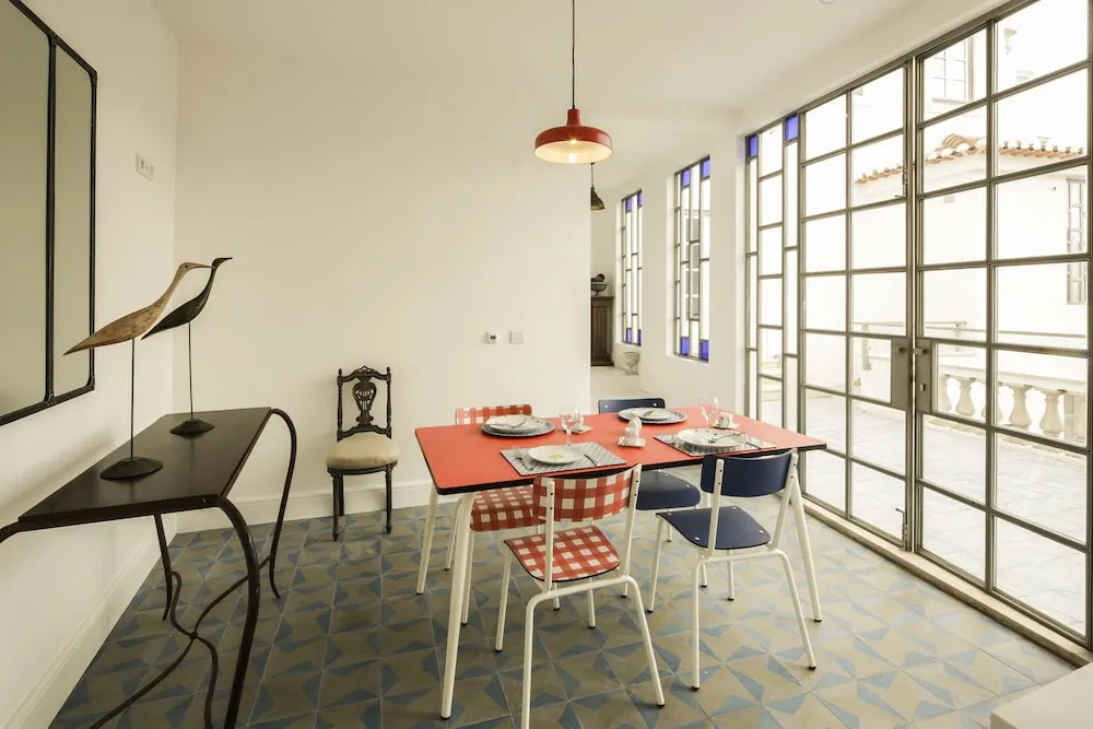 Castelo Apartments by linc