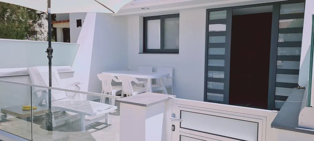 Nissi Twins Apartments by STAY BnB