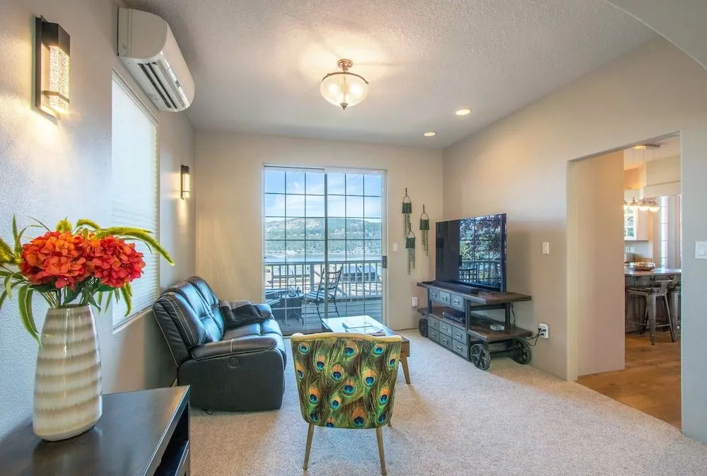 Gorge View 365 4 Bedroom Home by RedAwning