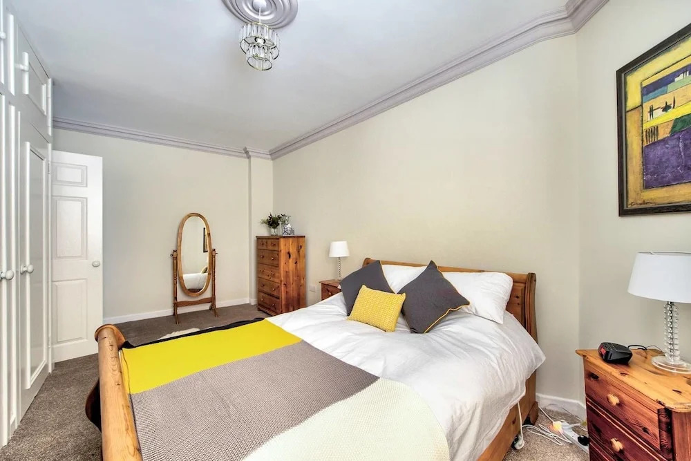 Stylish Royal Mile Apt: Heart of Historic Old Town