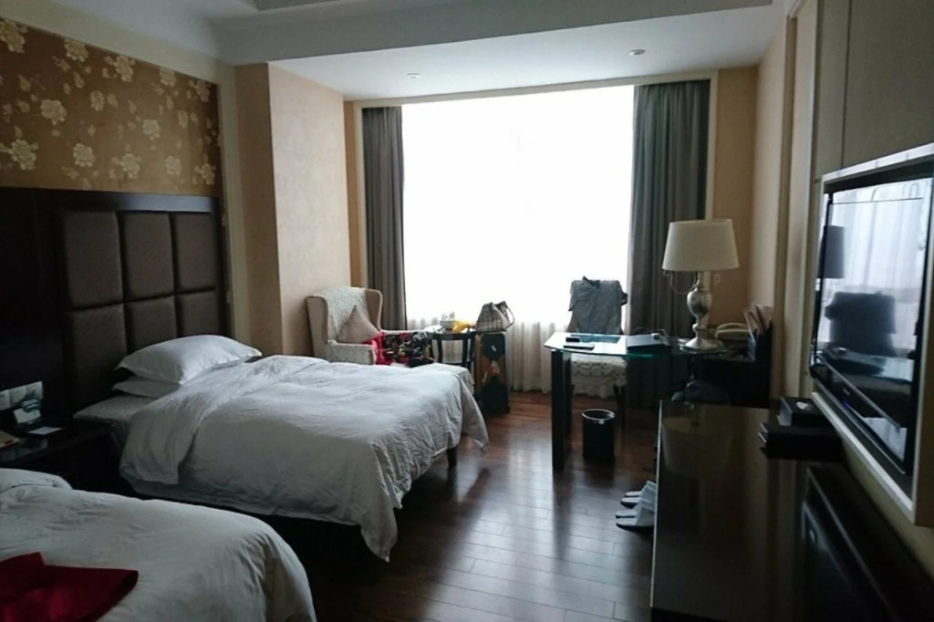 Homeinn Selected Hotel (Dandong Railway Station Post and Telecommunications Building)