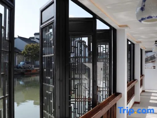Tongli Qingyuan River View Holiday Inn