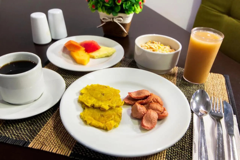 Hotel Avexi Suites By GEH Suites