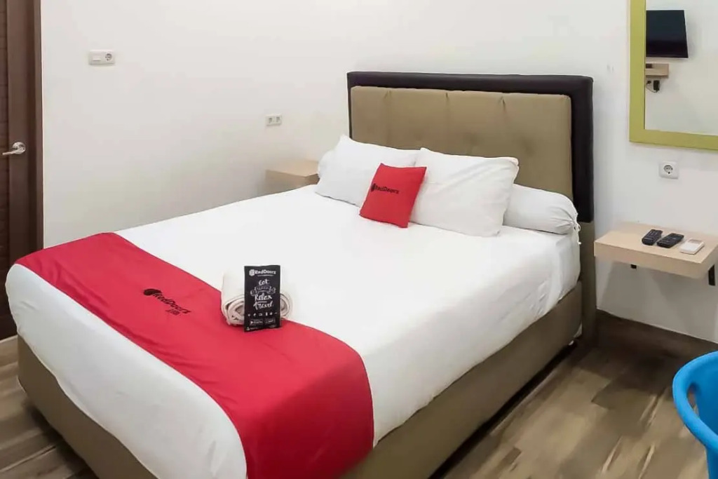 RedDoorz Plus @ Jalan Veteran Palembang