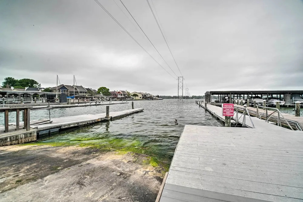 Private Boat Dock & Slip: Luxe Lake Conroe Gem!