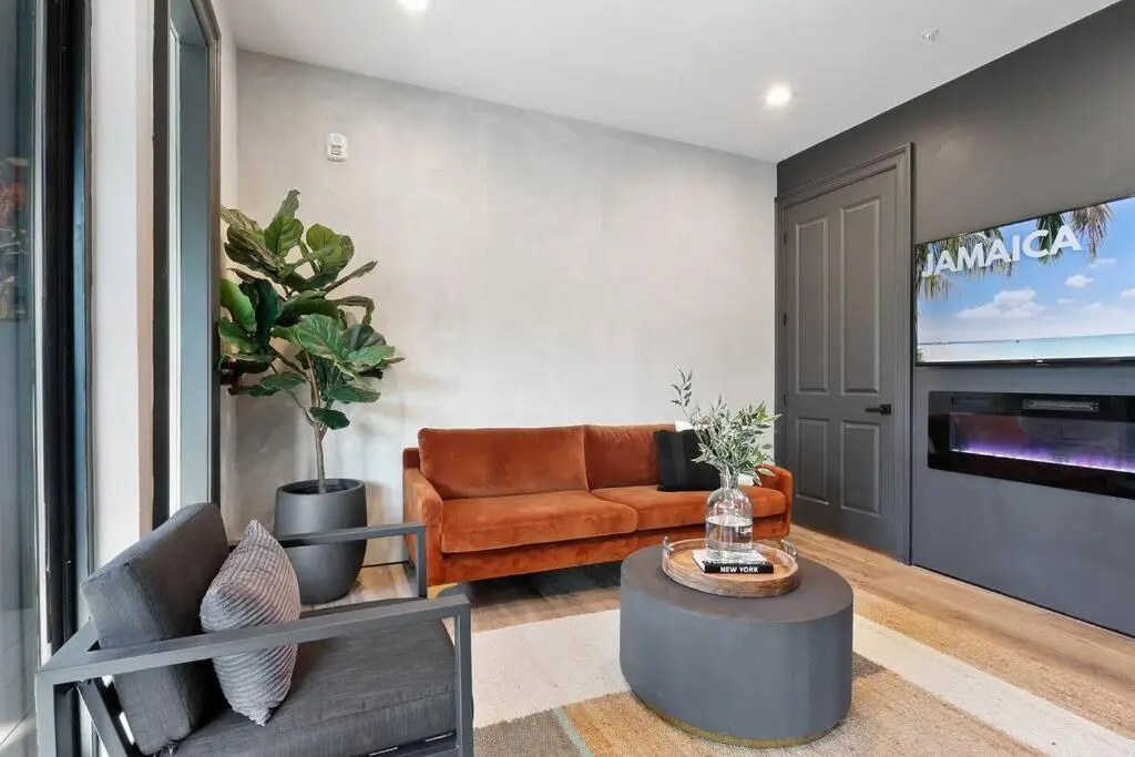 Hidden Oasis With Private Pool - Near FQ