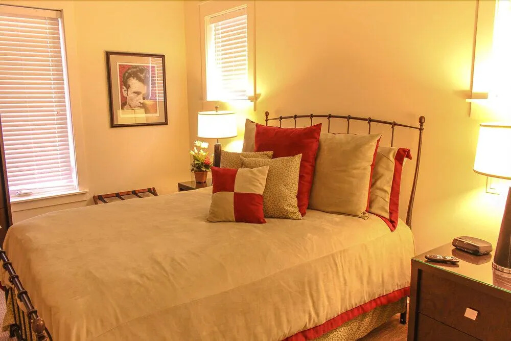 1381 Laurel Grove 3 Bedroom Home by RedAwning