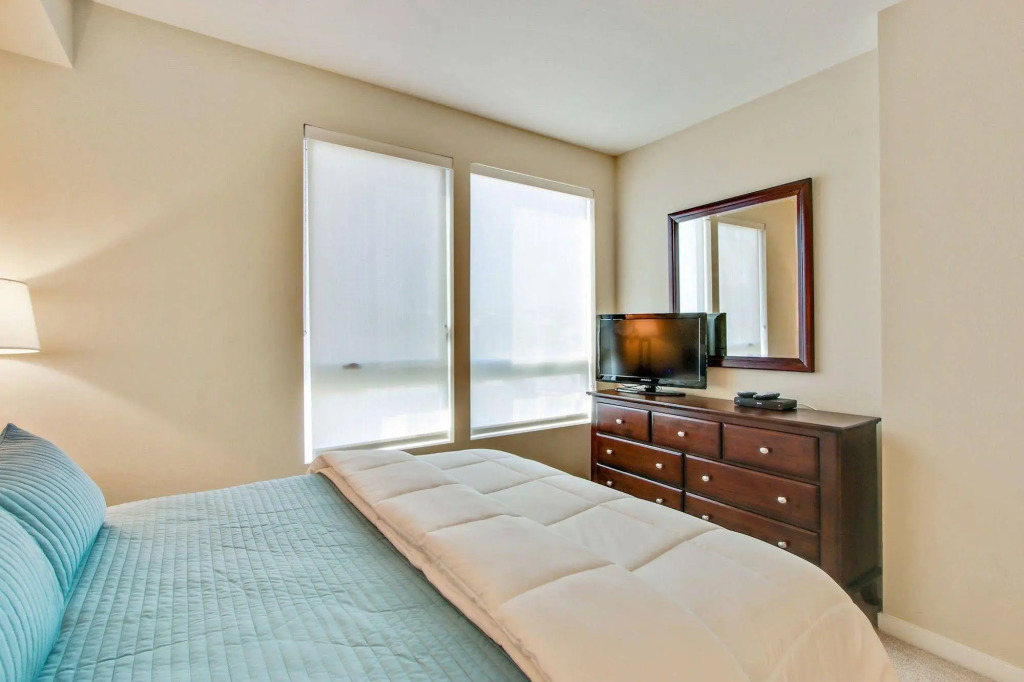 Wilshire La Brea Apartments