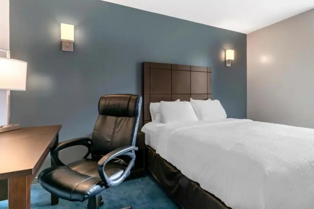 Hotel Louisbourg Montreal
