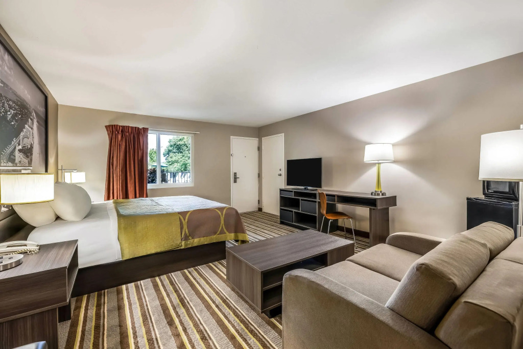 Super 8 by Wyndham Riviera Beach West Palm Beach
