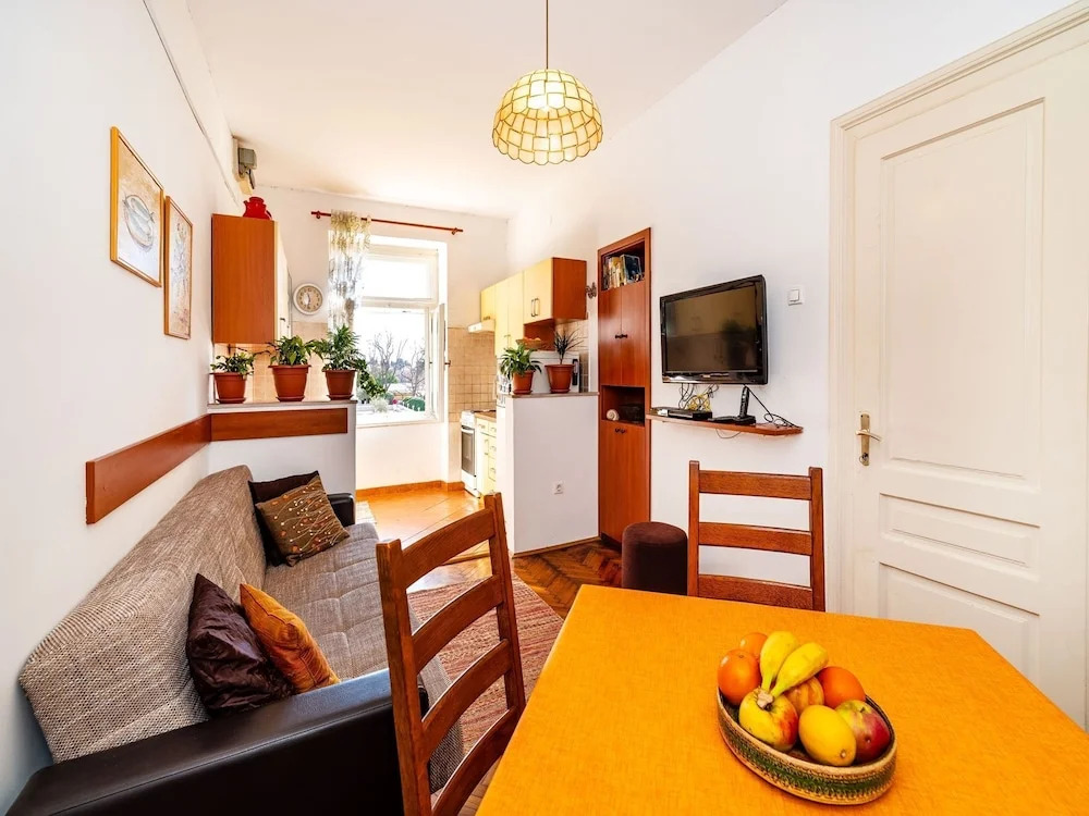 Charming First Floor Apartment With Great Sea View, Near the Beautiful Beach