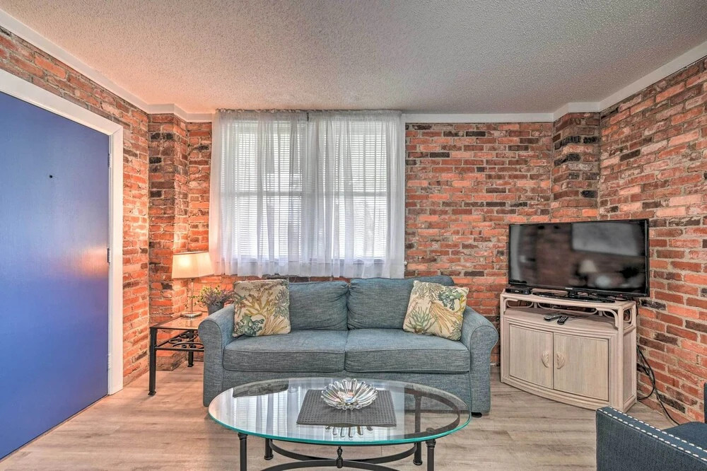 Ground Floor Unit: 10 Miles to Myrtle Beach