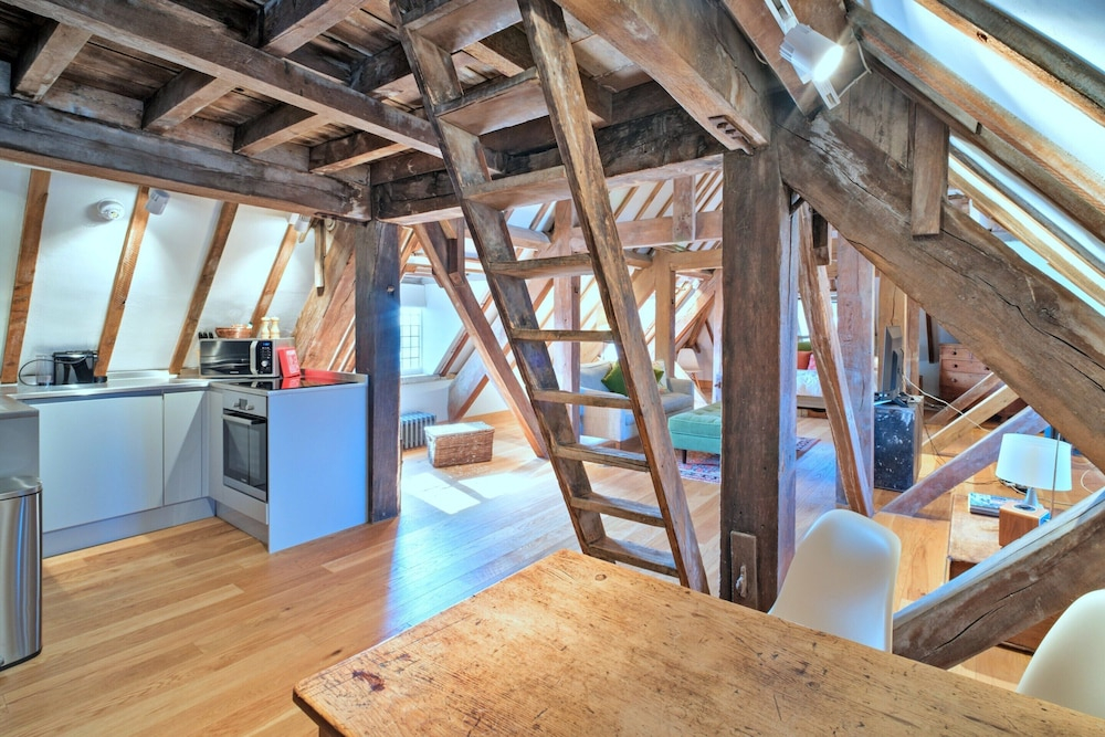 Apartment in Brackley Town Hall Charm