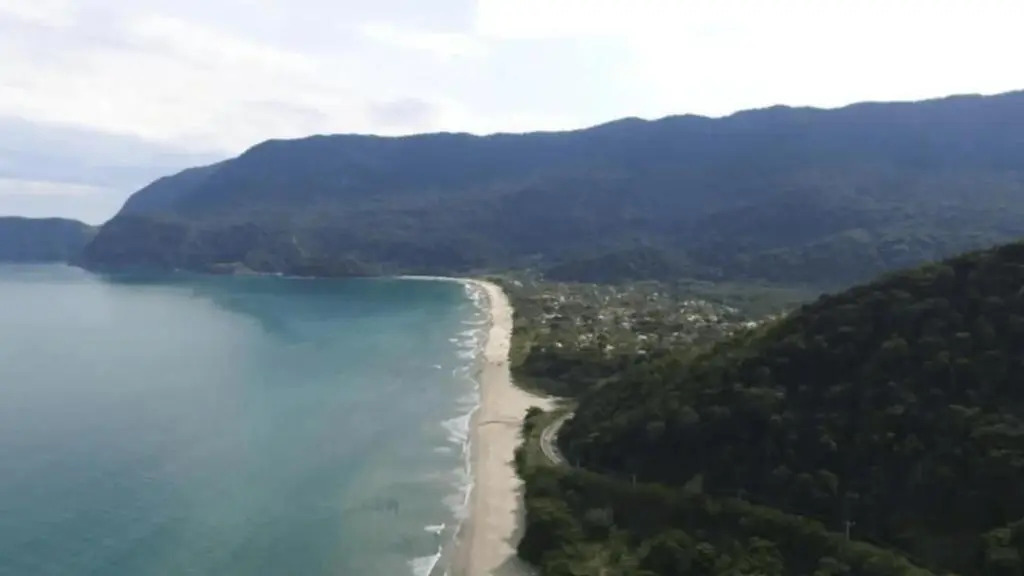 Casa de alto padrão, com 5 suítes, a 50m praia de Barequeçaba