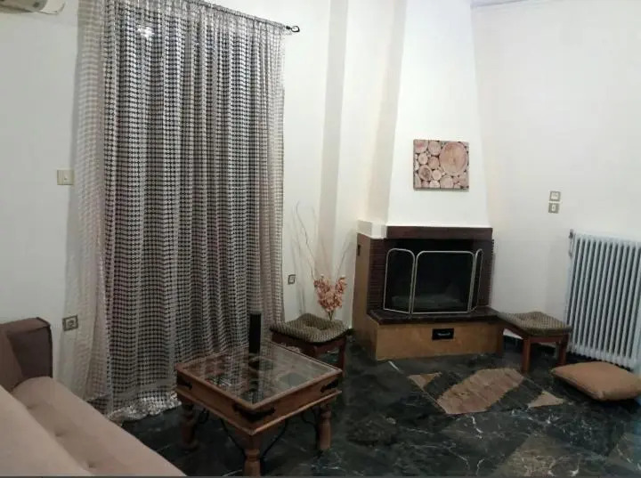 Comfortable 4th fl flat ideal for up to 8 people