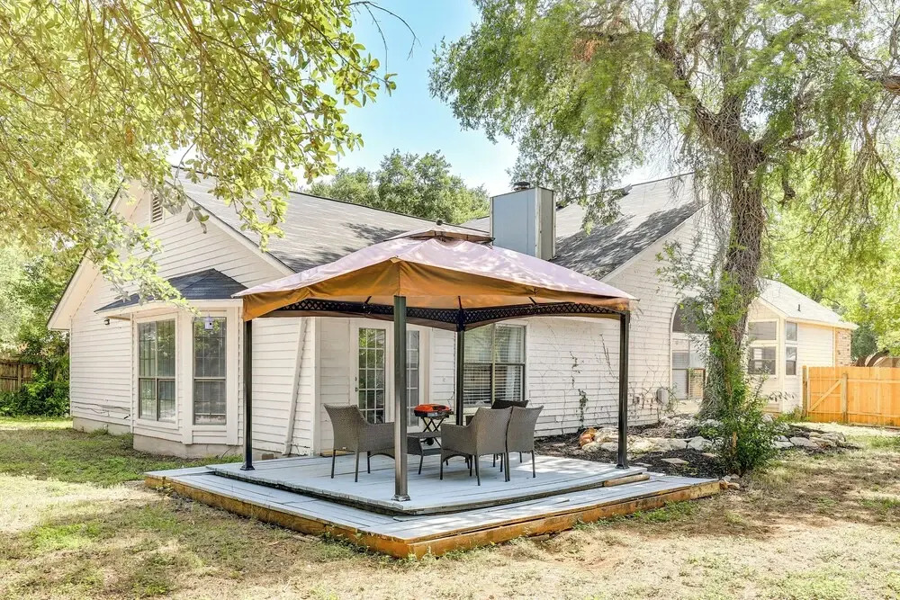 Spacious San Antonio Home: Google Fiber, Game Room