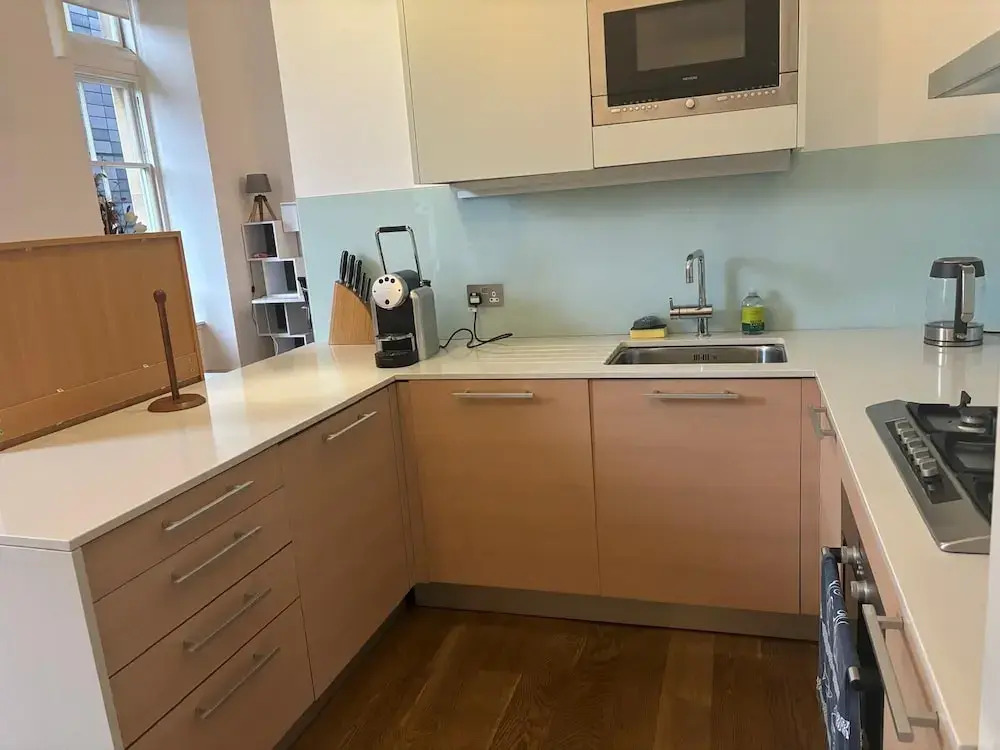 Spacious one bed Quartermile Apartment With Breathtaking Park Views - V Central