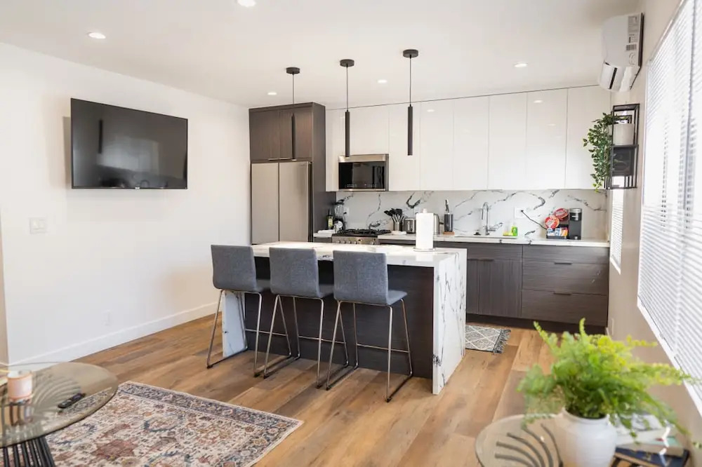 Toluca Lake Modern 1BR Fully Renovated Remodeled in 2023 w Ev-charger p70