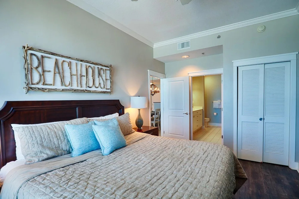 Waterscape A603 - 3 Br condo by RedAwning