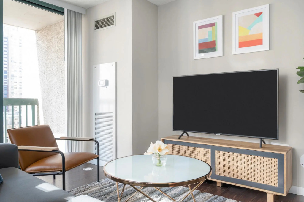 Chicago | Family Ready 2BD/2BA River North Apartments