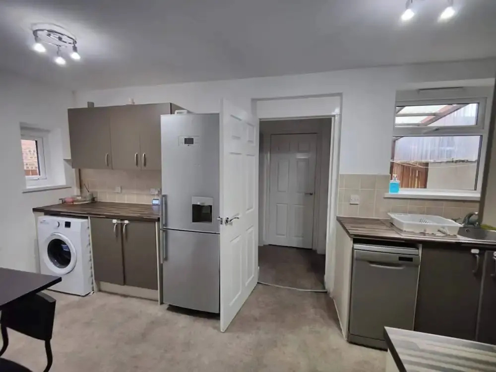 3 Bed House - Sleeps 7 - Garden - Parking - Wifi