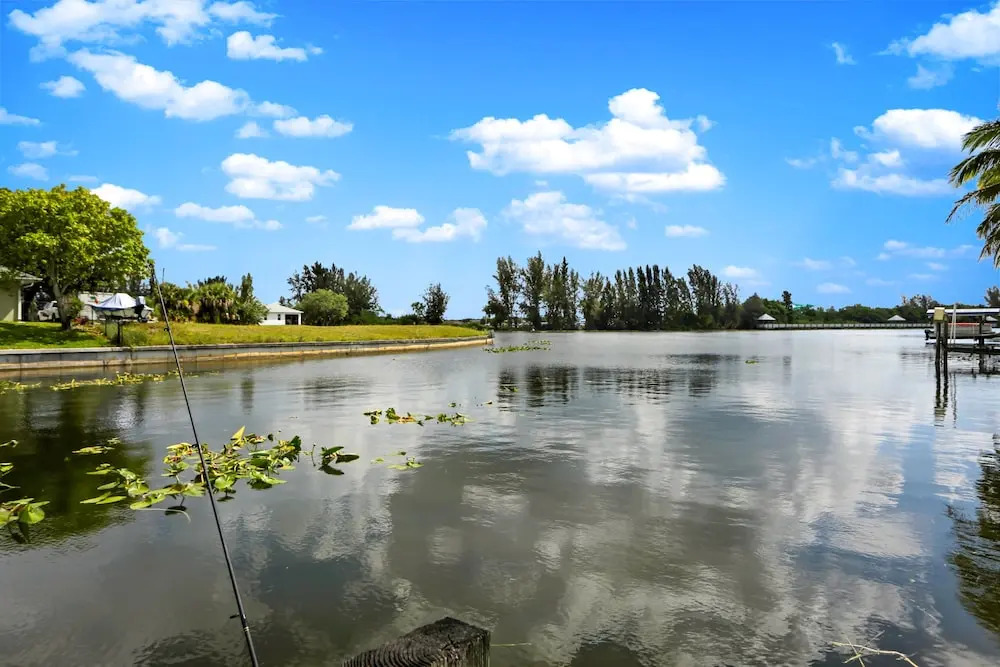 Sunny Banks - Freshwater Haven