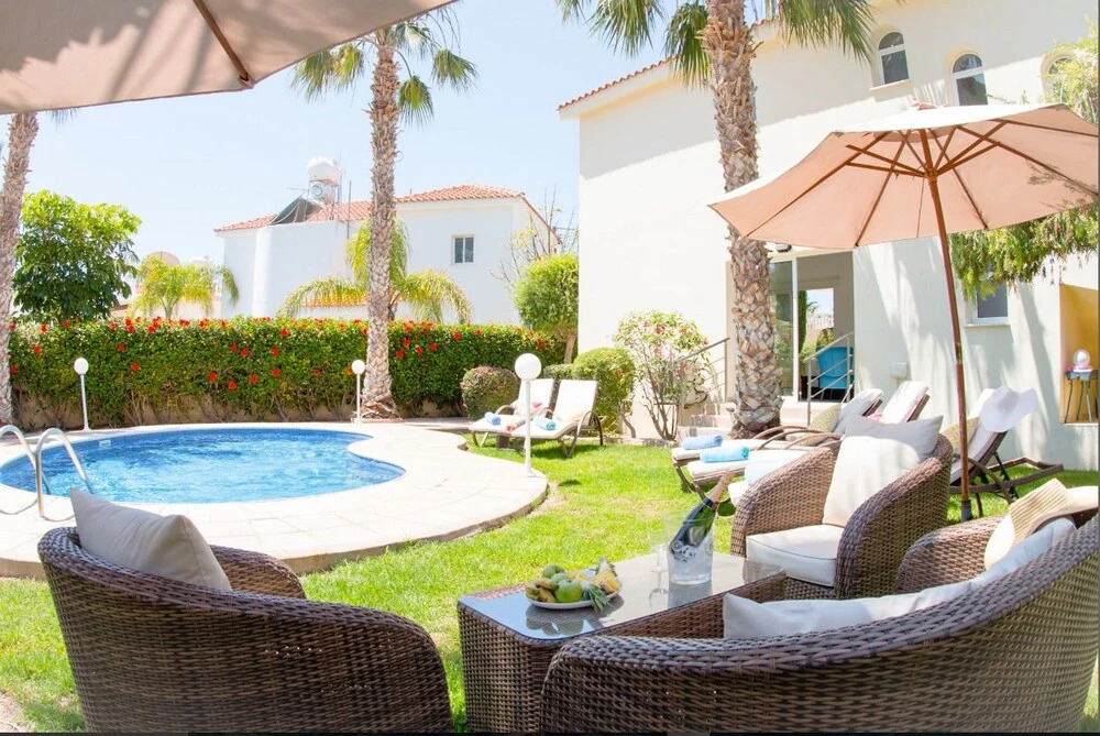 Villa Oasis by Ezoria Villas