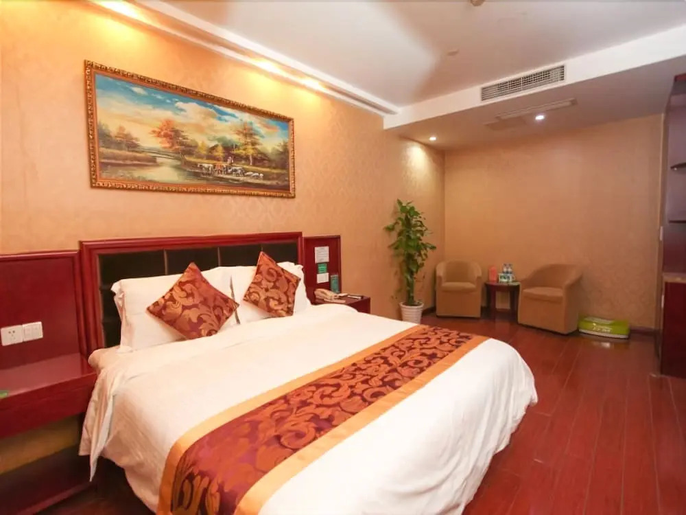 GreenTree Inn Shanghai Songjiang Dongjing Tongle Road Happy Valley Bus