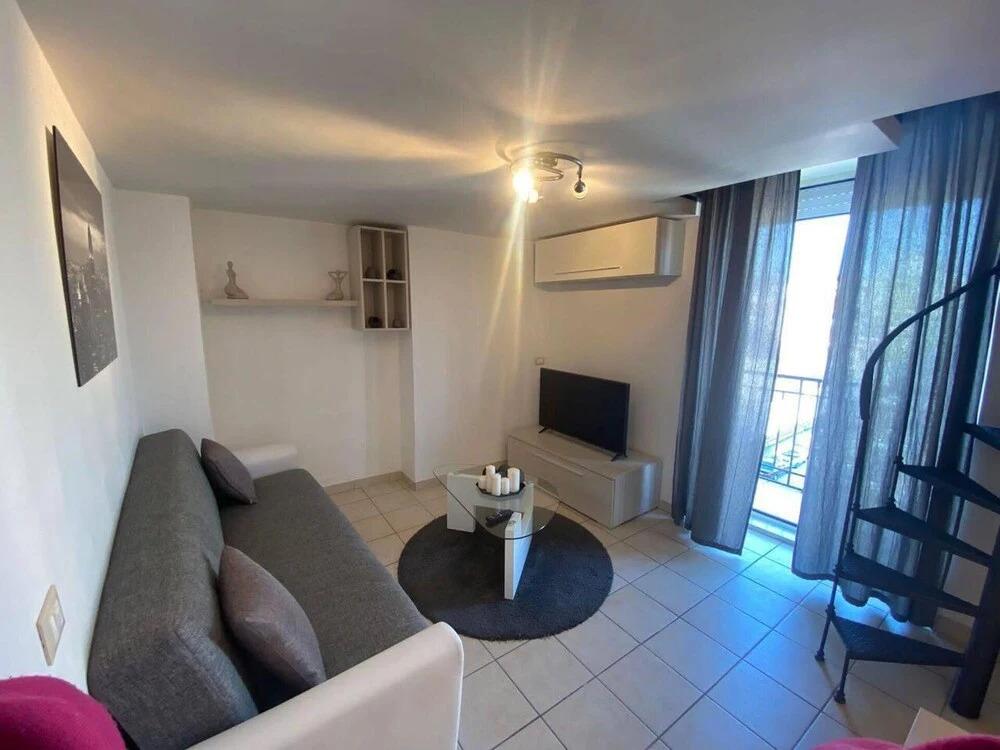 Charming 1-bed Apartment in Napoli