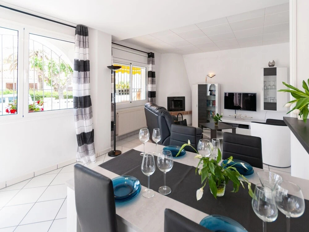 Beautiful Holiday Home for 4 With Private Swimming Pool