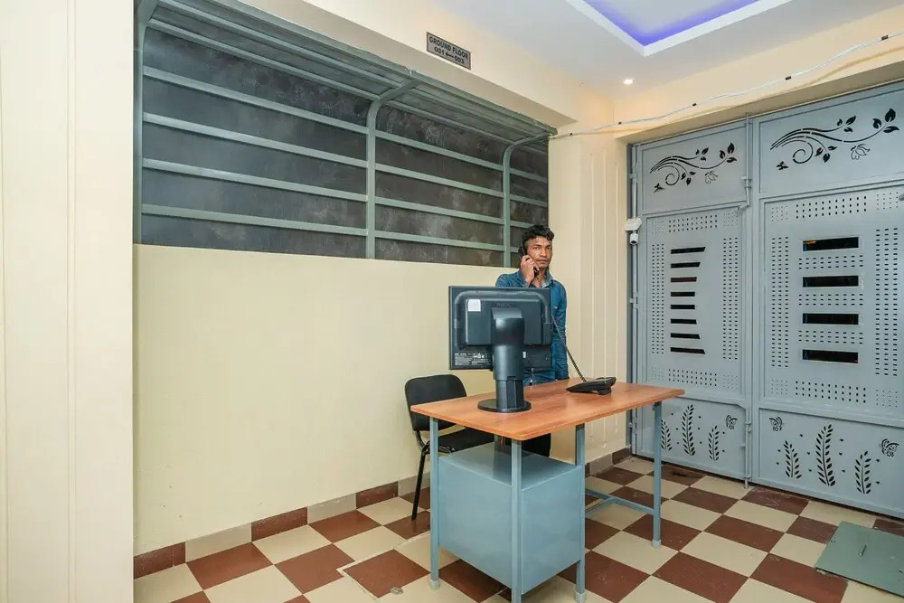 Oyo 28119 Omkar Global Inn