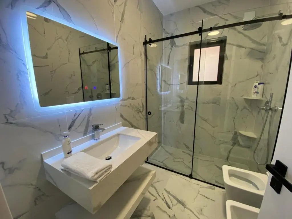 8th Floor Luxury Apartament Tirana