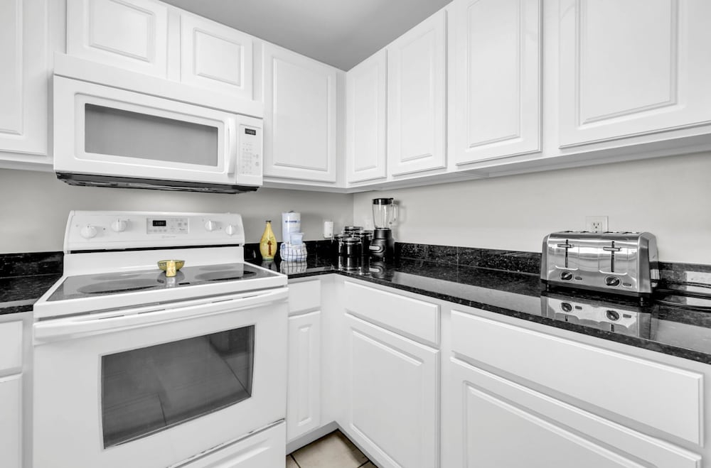 Calypso 2-2207 West
