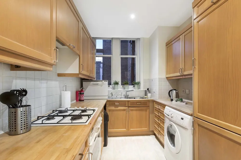Club Living - Baker Street Apartments