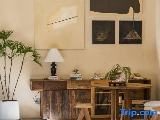 Yiliangfeng Mountain View Vacation Homestay (Longmen Mountain Apricot Plum Peak Scenic Area Branch)