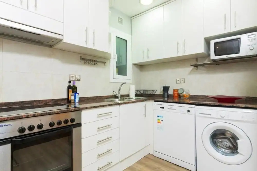 Cozy 2 Bed Apt Near Sagrada Familia