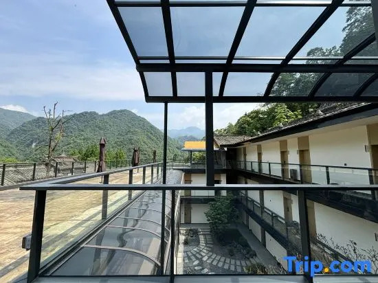 Qingchengshan Yunju Villa