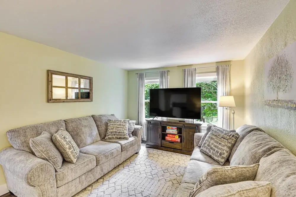 < 1 Mi to Notre Dame: Family-friendly Home!