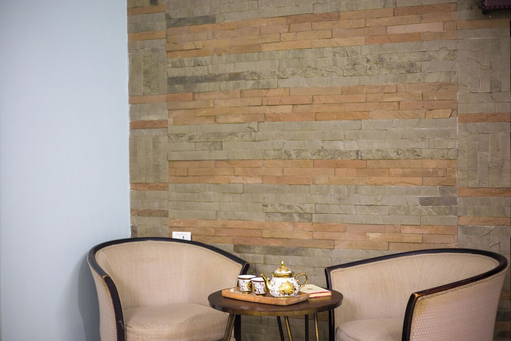 Alaya Stays 4 BHK with Outdoor Dining Area - Abhimanyu Mansion Sapphire