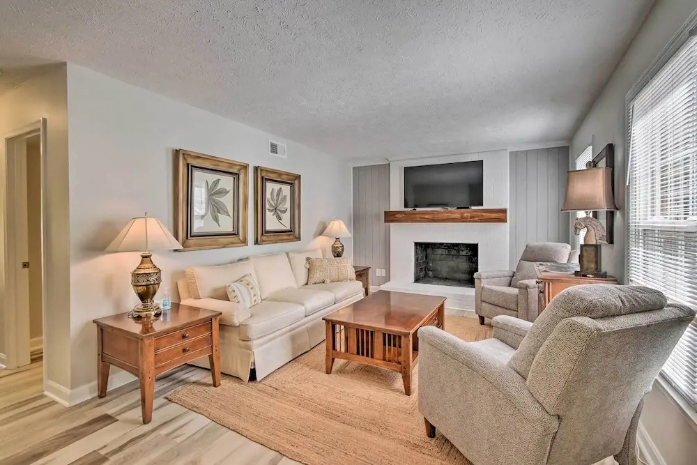 Downtown Southern Pines Townhome With Deck!