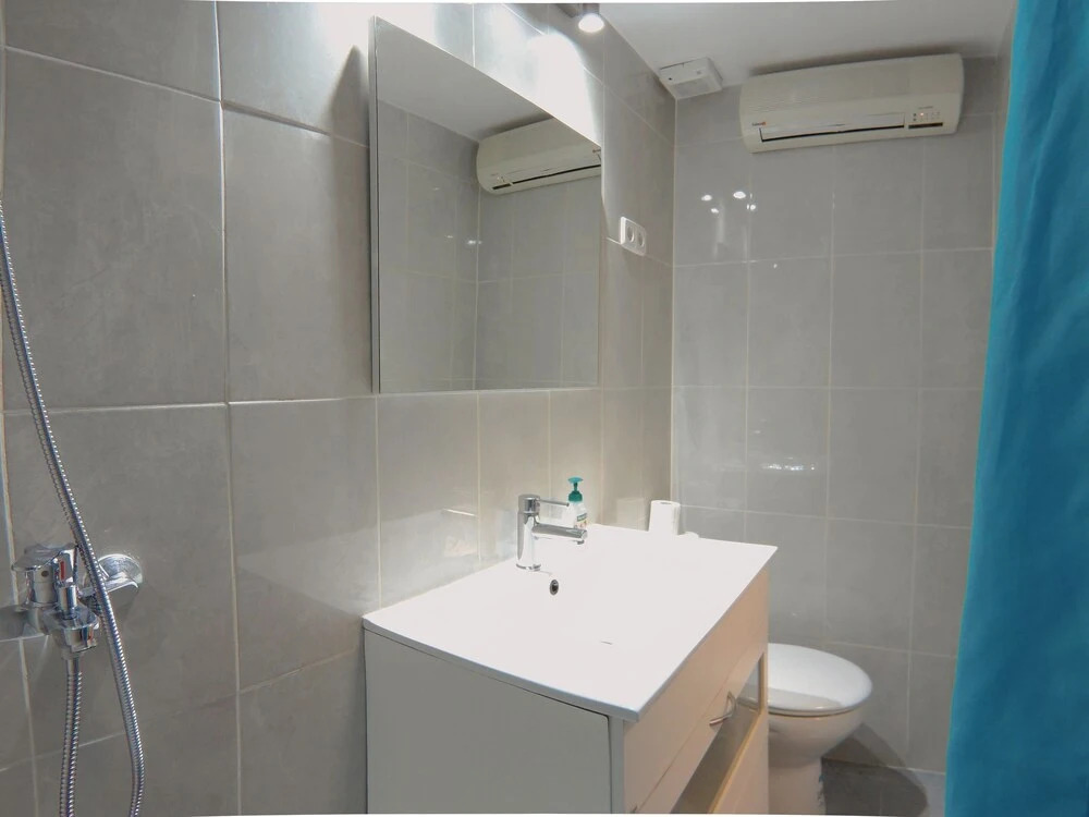 Apartamento de 2 Habitaciones a 3 Minutos de La Latina con A/C