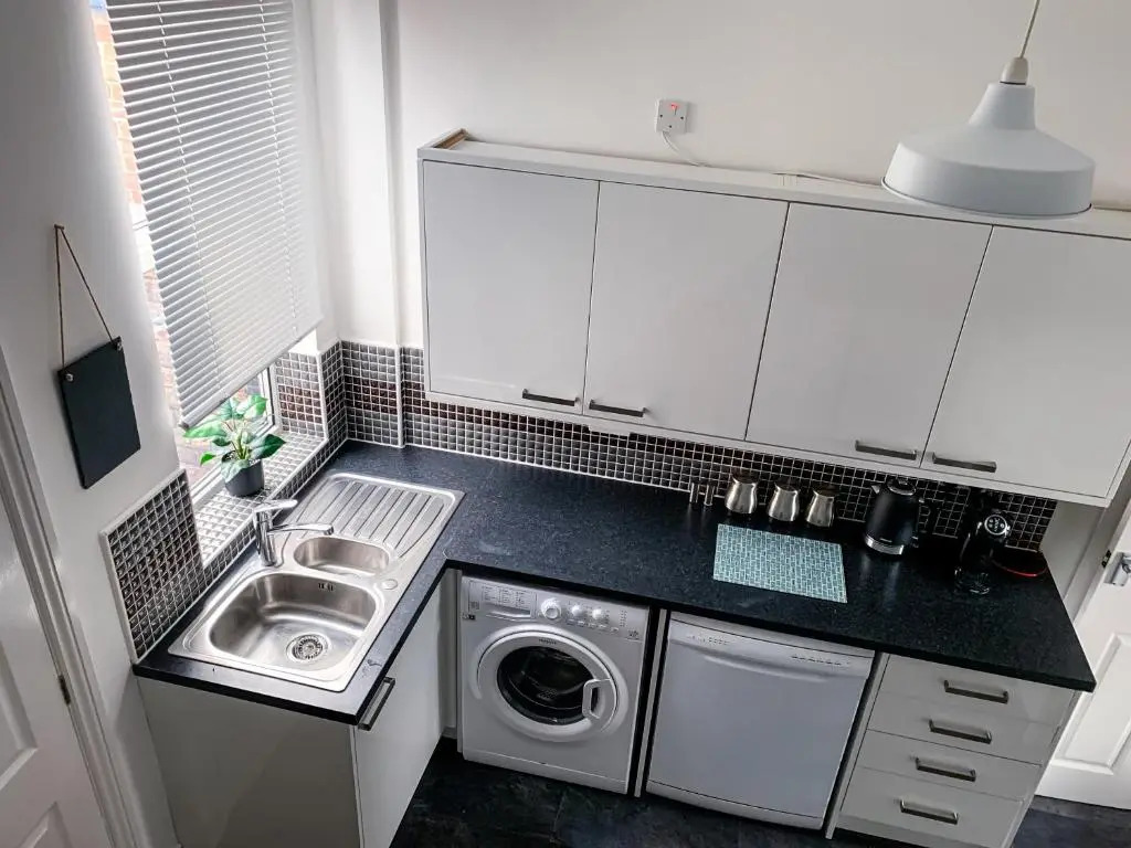 Maple House - Free Parking - Holiday Home - Sleeps 12 With Sister Property