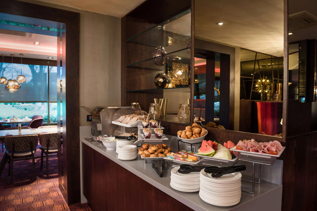 Carlton Hotel