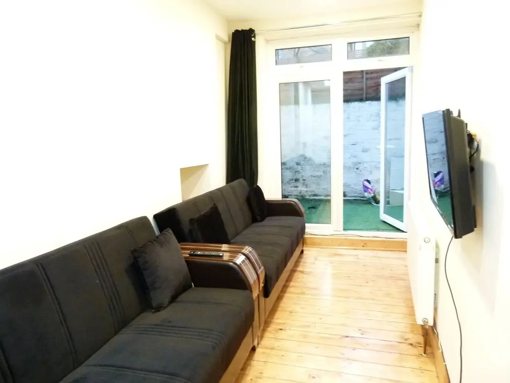 SS Property Hub - Family Apartment Kensington