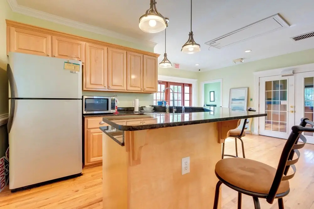 Pet-friendly Mobile Condo ~ 4 Mi to Downtown!