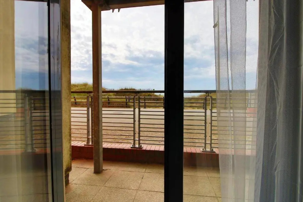 The Observatory by Mia Living 2 bedroom apartment overlooking Swansea Beach with free parking